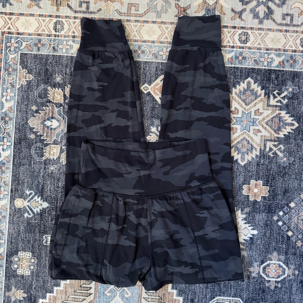 Athleta Salutation Camo Joggers Black & Gray Women’s Size XS - Picture 4 of 14